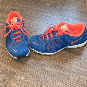 Nike tennis shoes